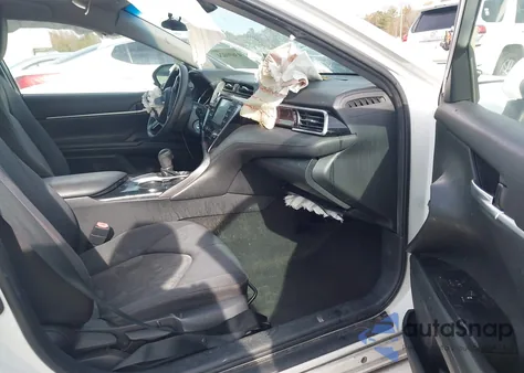 2018 Toyota Camry Le z USA, uszkodzony, nr VIN 4T1B11HK5JU589716